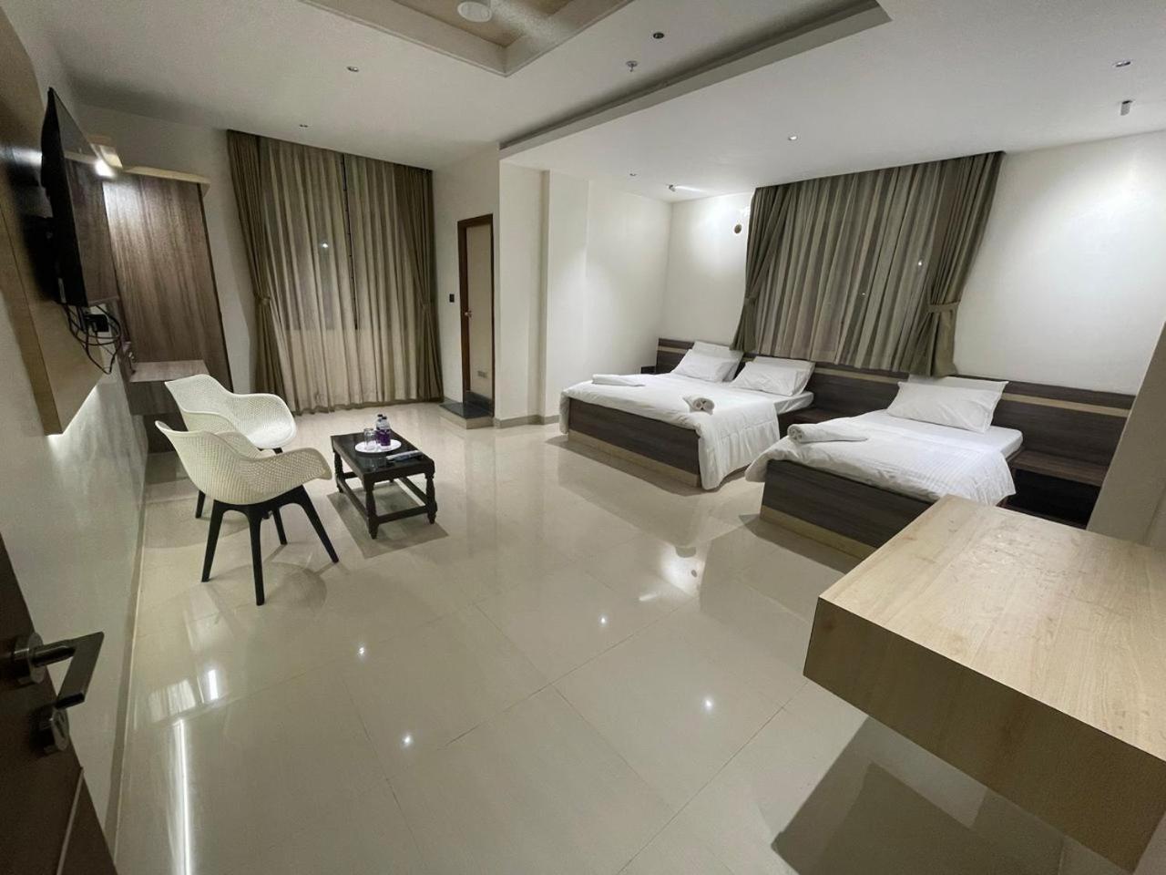 Model Grand Inn Bellary Ngoại thất bức ảnh